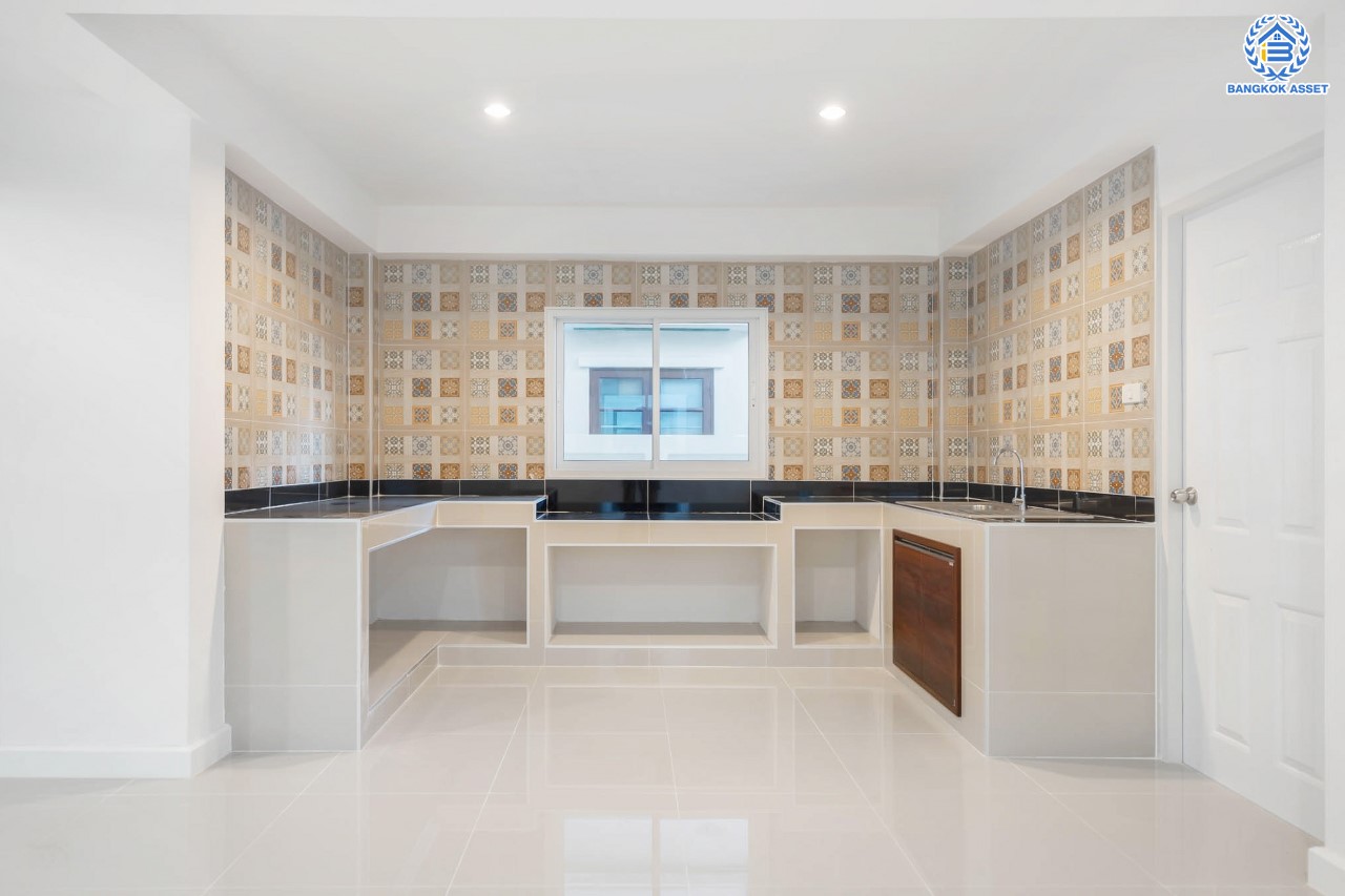 บ้านมือสองตกแต่งใหม่ ม.เศรณีวิลล่า บางใหญ่-กาญจนาภิเษก (บ้านกล้วย-ไทรน้อย) เนื้อที่ 50 ตร.ว. ฟังก์ชันพร้อม 3 ห้องนอน 3 ห้องน้ำ จอดรถได้ 2 คัน ตอบโจทย์ทุกการอยู่อาศัย บนทำเลคุณภาพ! เชื่อมต่อ ถ.กาญจนาภิเษก ใกล้เซ็นทรัลเวสต์เกต และ รถไฟฟ้า "สถานีคลองบางไผ่"...